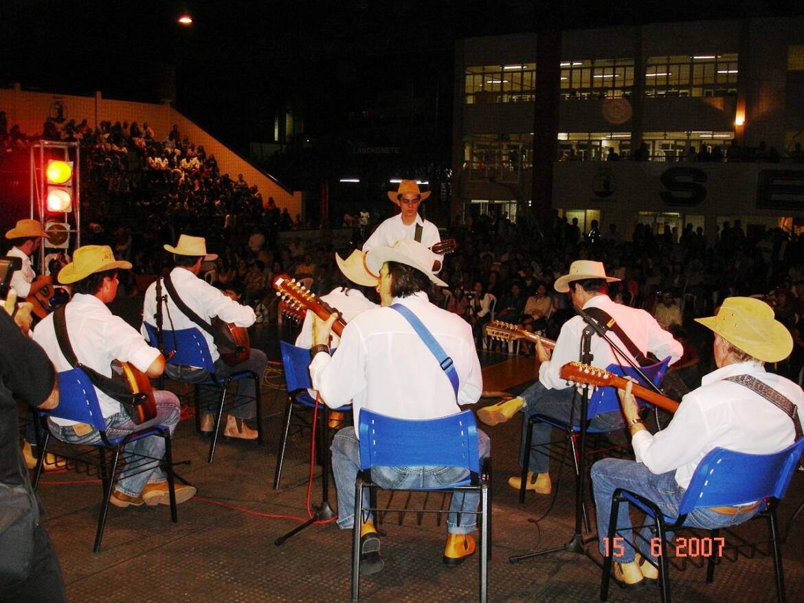 O maior encontro de violeiros no Sesc de Taguatinga Norte em 2007 e a Escola de Música Betesda