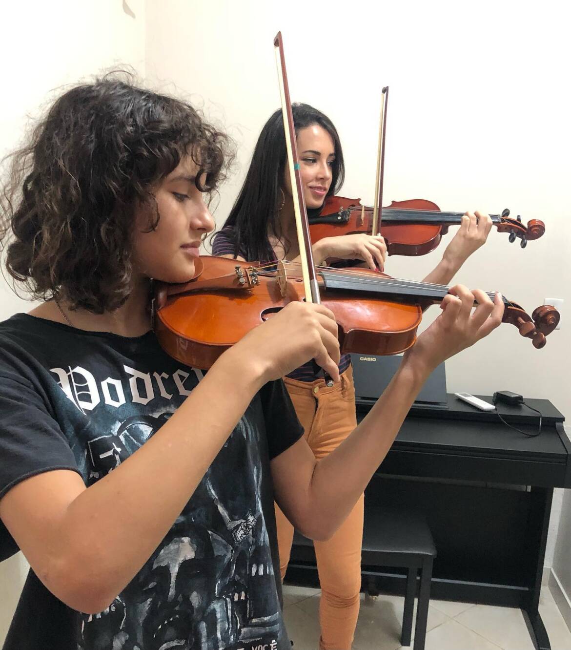 Escola de Música Betesda: Sua Jornada Musical Começa Aqui!