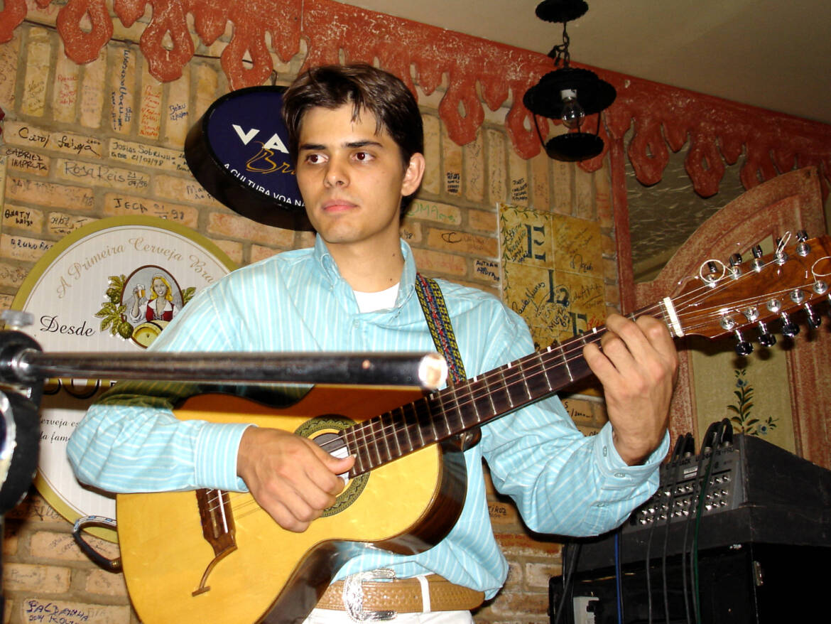 A primeira apresentação musical de Wellington Assis